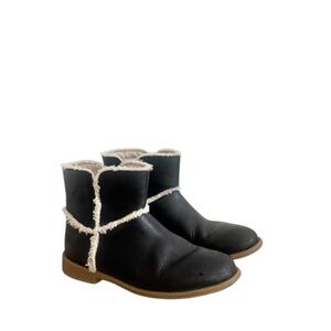 UGG Collette Black Leather Sherpa Shearling Trim Girls Boots